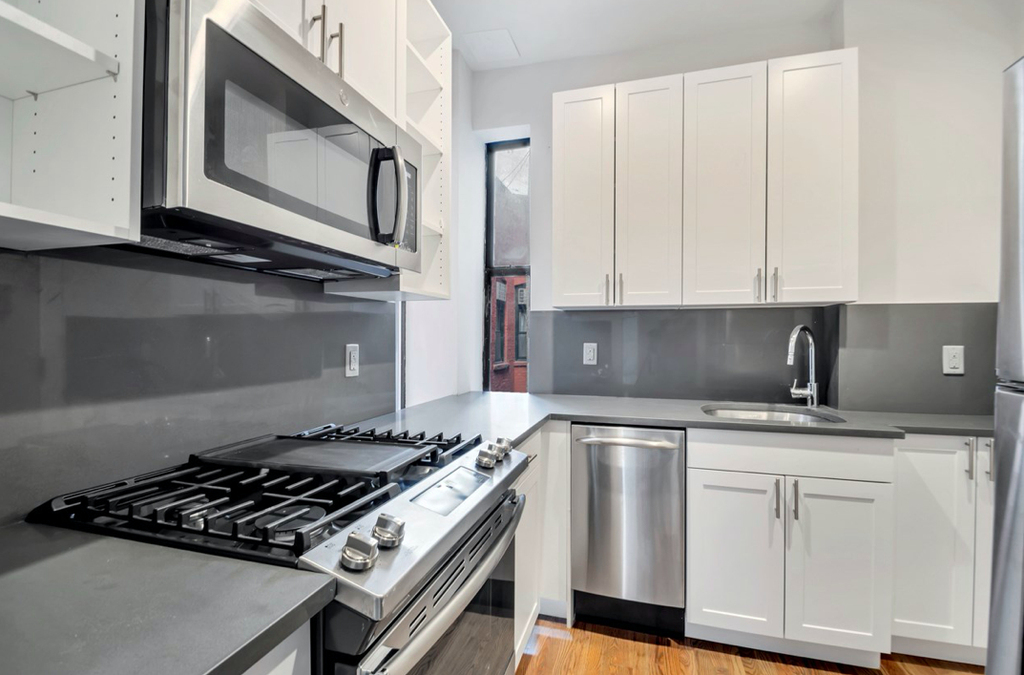 West 45th Street - Photo 0