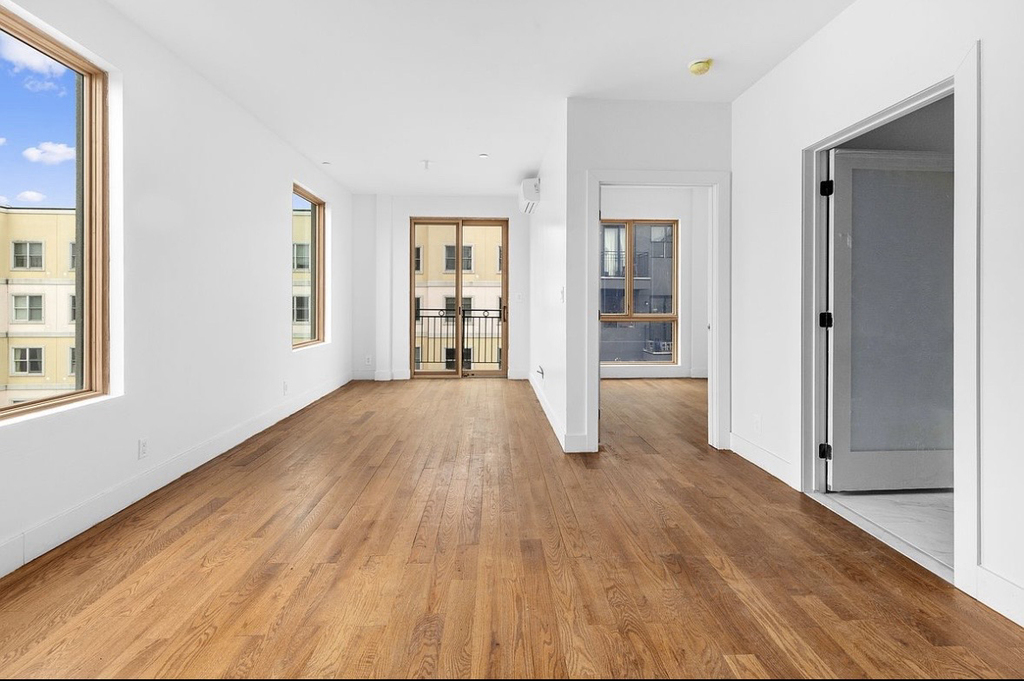 1010 Gates Avenue - Photo 3