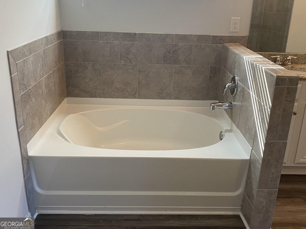 5650 Mirror Lake Drive - Photo 24