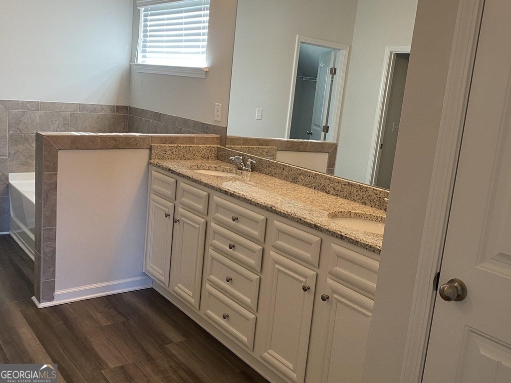 5650 Mirror Lake Drive - Photo 28