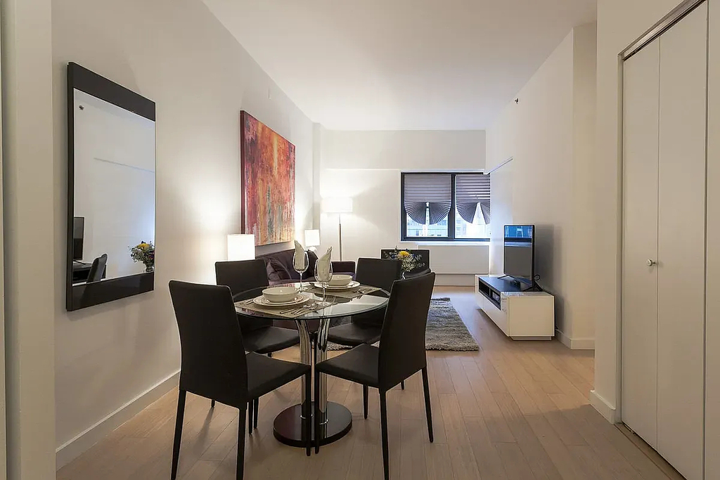  East 39th Street - Photo 1
