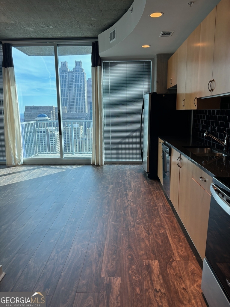 400 W Peachtree Street Nw - Photo 4