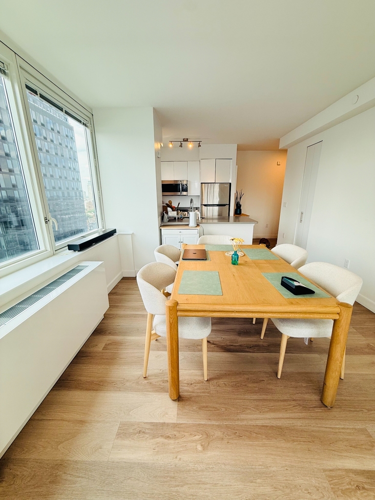 5203 Center Boulevard - Photo 4