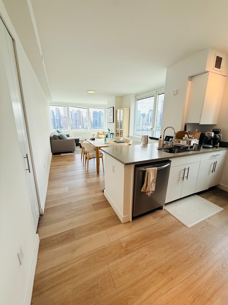 5203 Center Boulevard - Photo 8