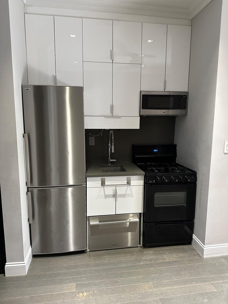 West 103rd Street - Photo 4