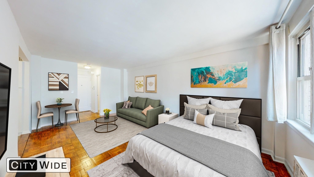 160 East 55th Street - Photo 1