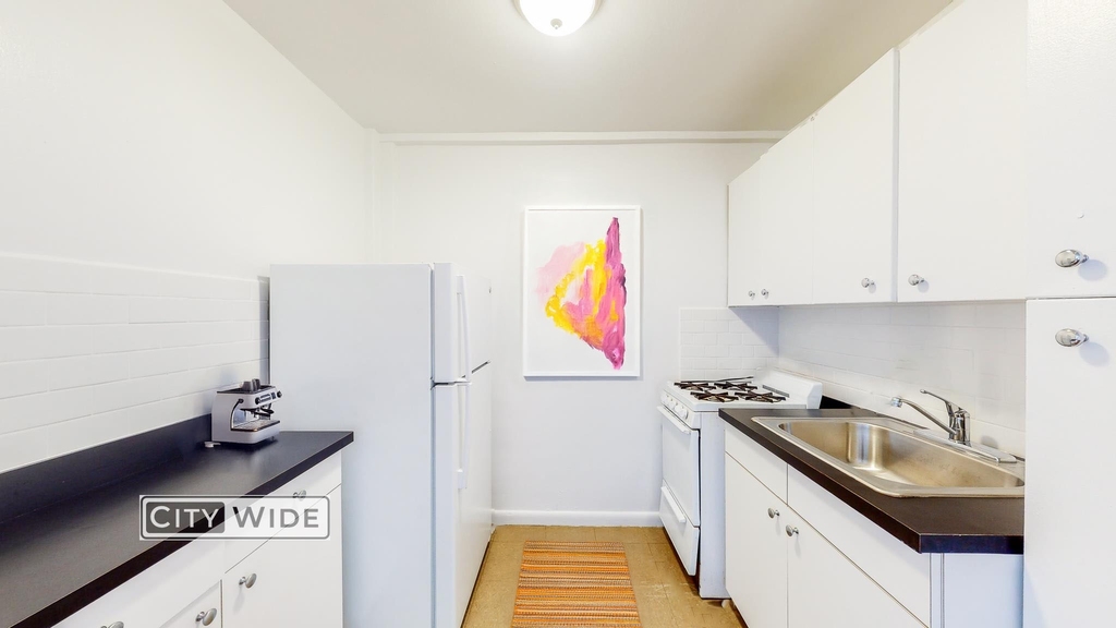 160 East 55th Street - Photo 3
