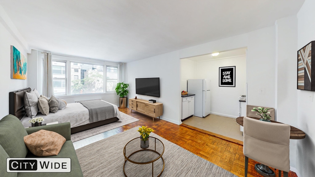 160 East 55th Street - Photo 0
