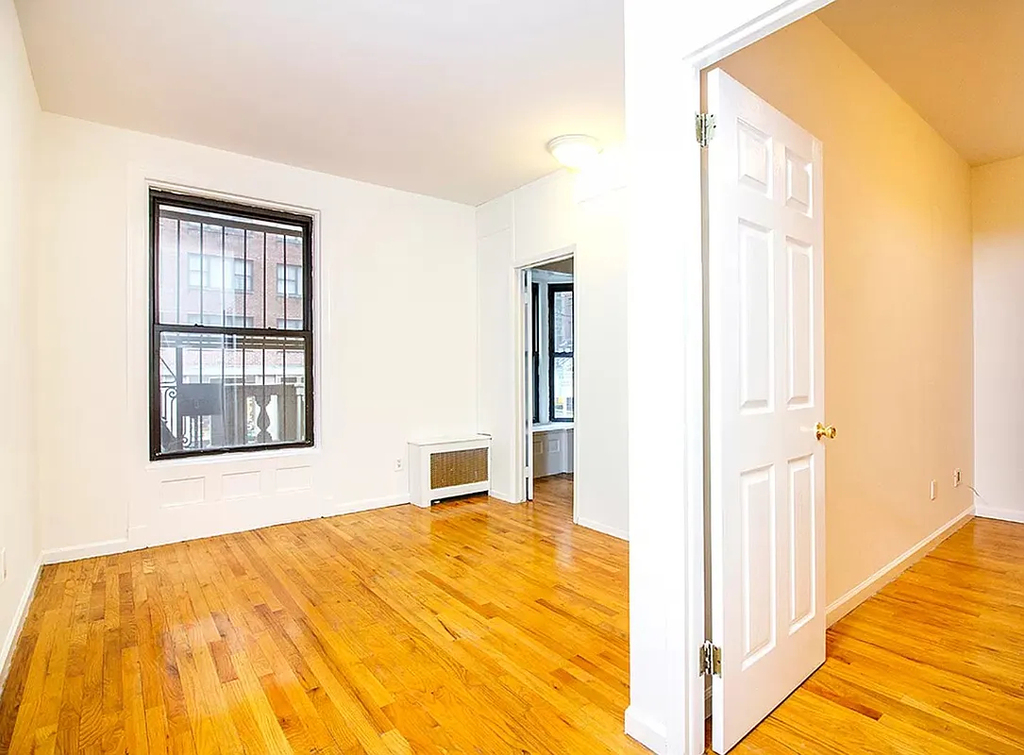 231 Lexington Avenue - Photo 1