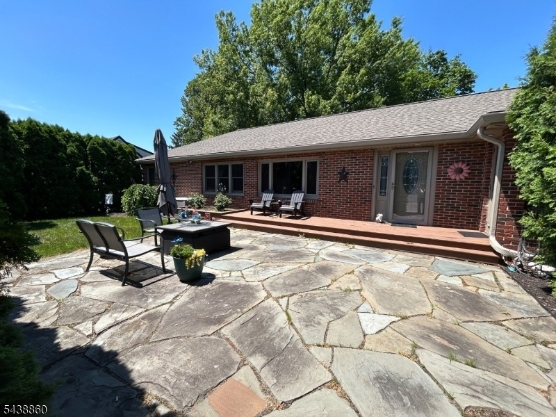411 Sussex St - Photo 0