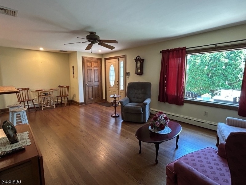 411 Sussex St - Photo 1