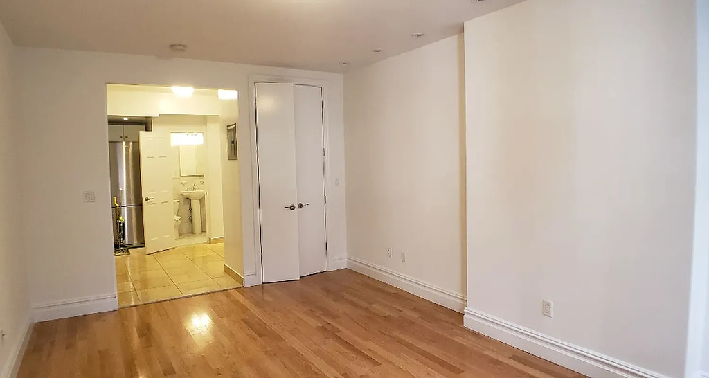 352 East 89th Street - Photo 2