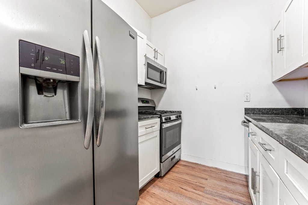 669 East 21st Street - Photo 4