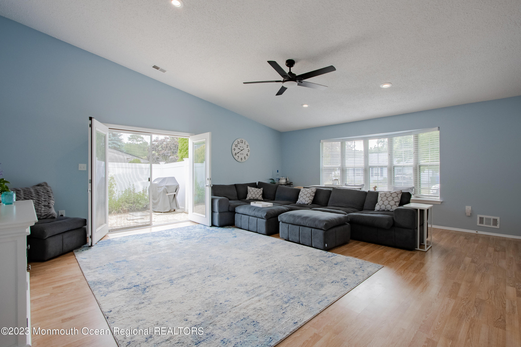 49 Williamsburg Drive - Photo 3