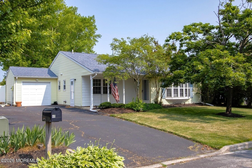49 Williamsburg Drive - Photo 1