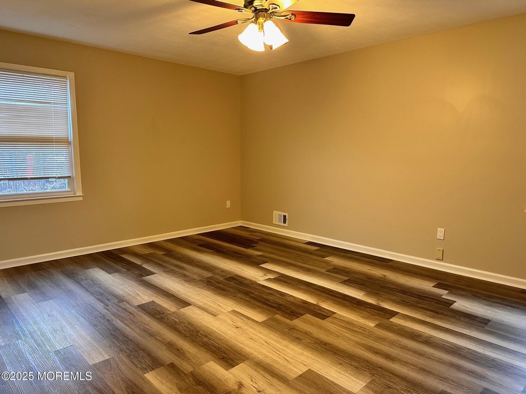 702 Cassville Road - Photo 4