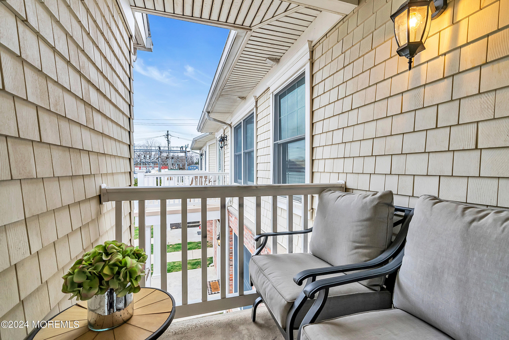 564 Sairs Avenue - Photo 5