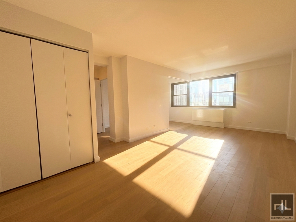 East 39th Street - Photo 0
