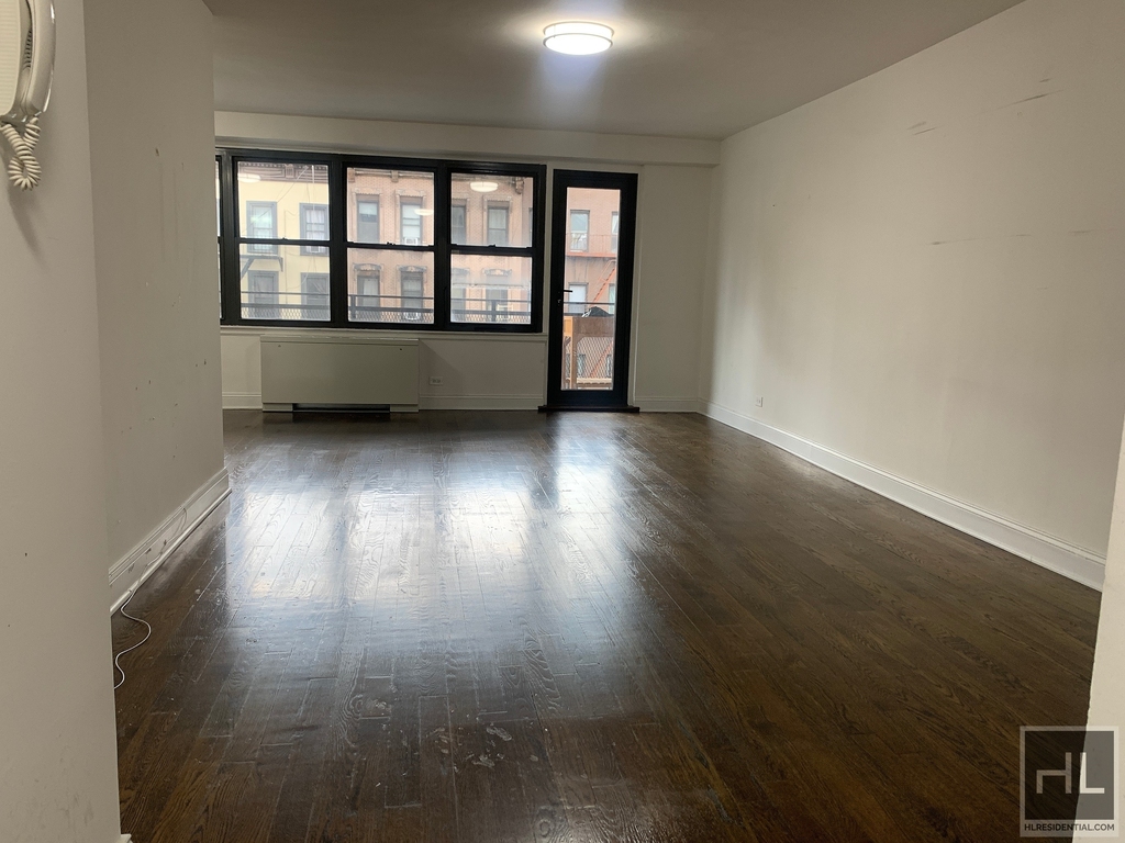 E 82 St - Photo 0