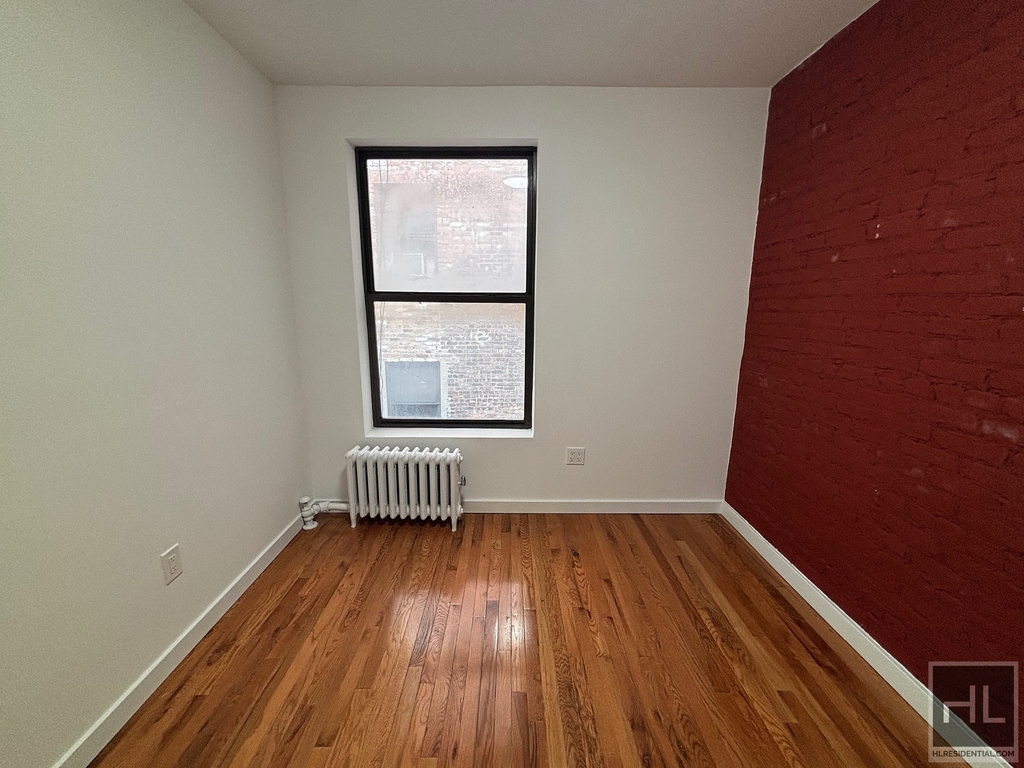 York Avenue - Photo 2