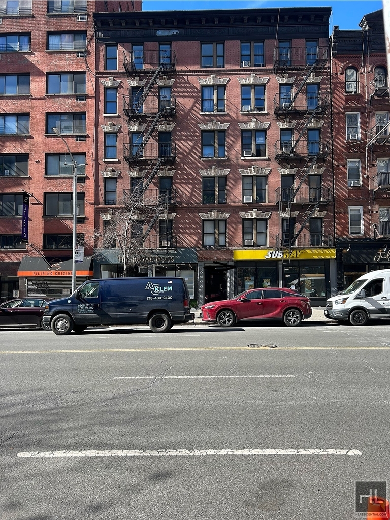 York Avenue - Photo 5