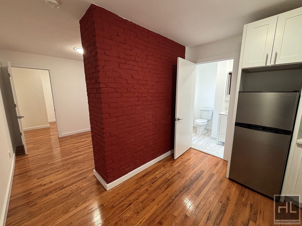 York Avenue - Photo 1