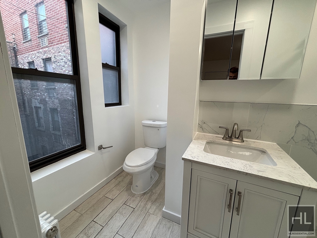 York Avenue - Photo 4