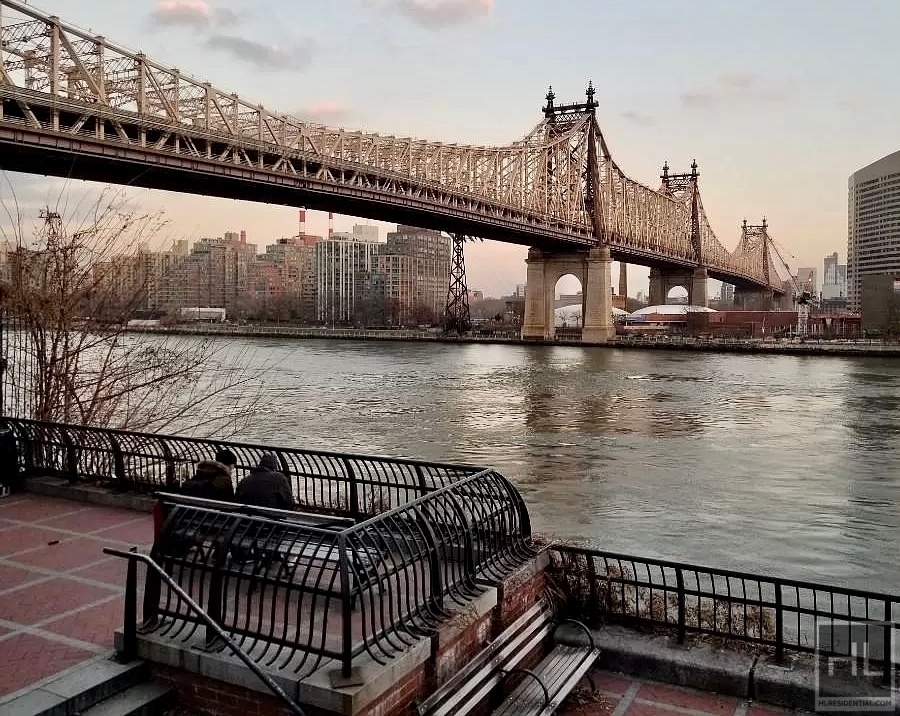 East 56 Street - Photo 2