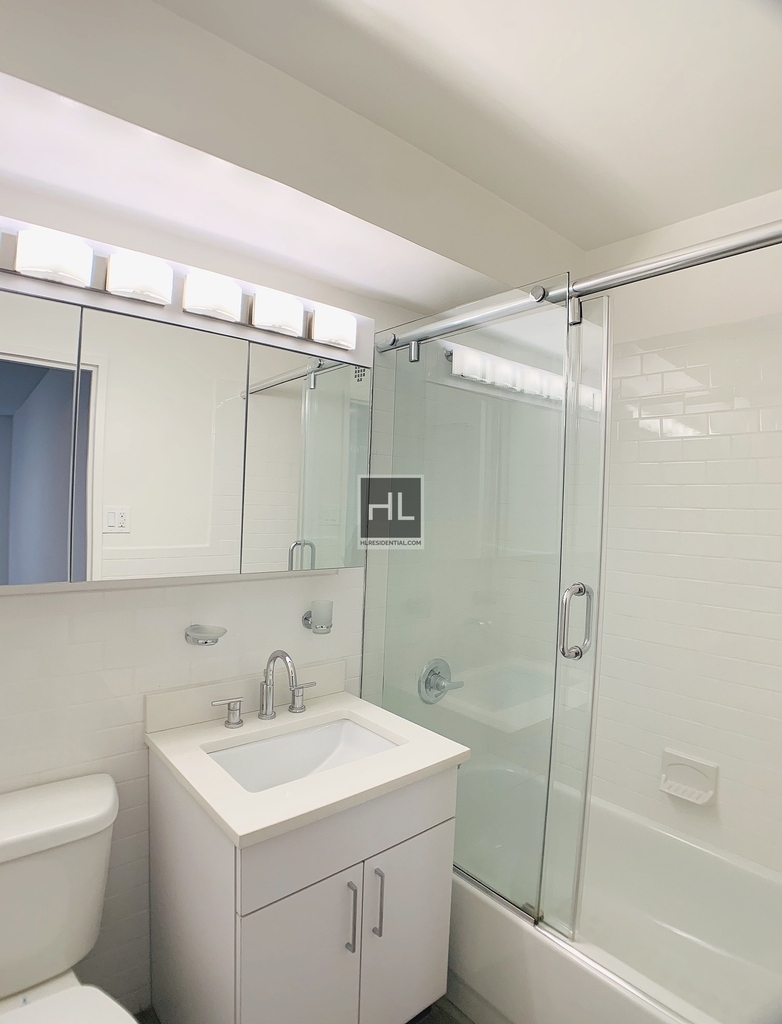 East 56 Street - Photo 4