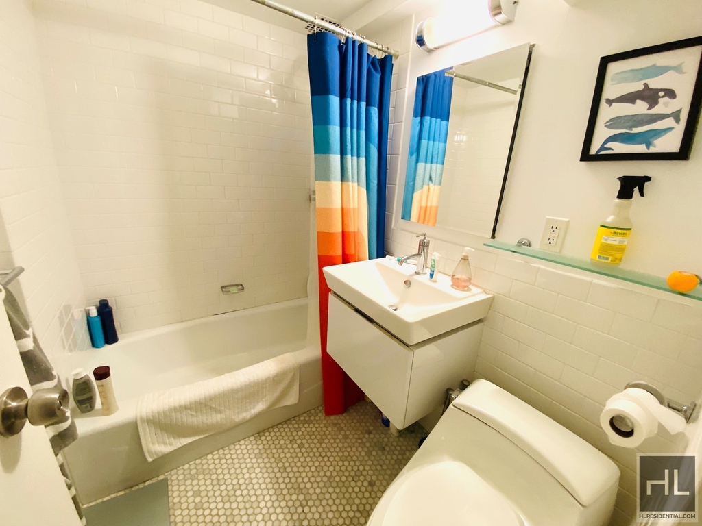 455 West 43 Street - Photo 6