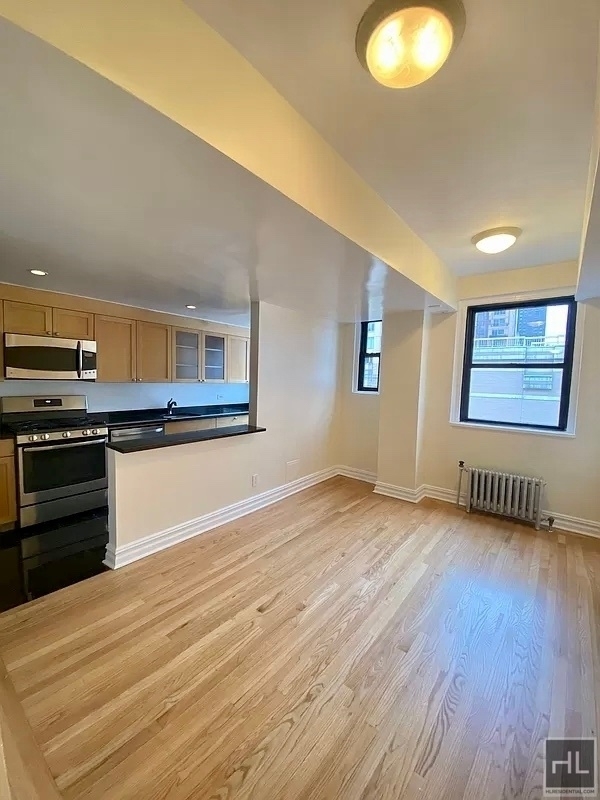 East 68 Street - Photo 9