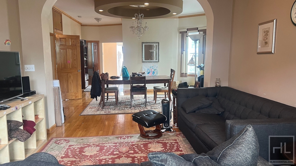 619 East 7 Street - Photo 3