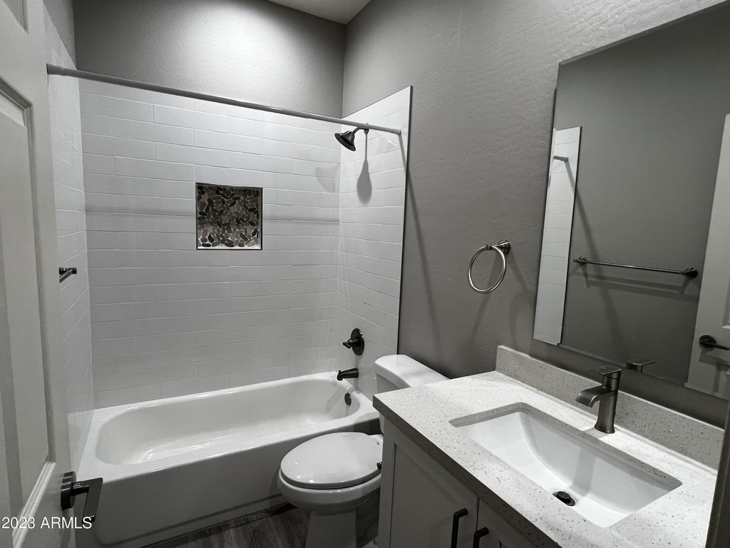 8017 S 6th Drive - Photo 7