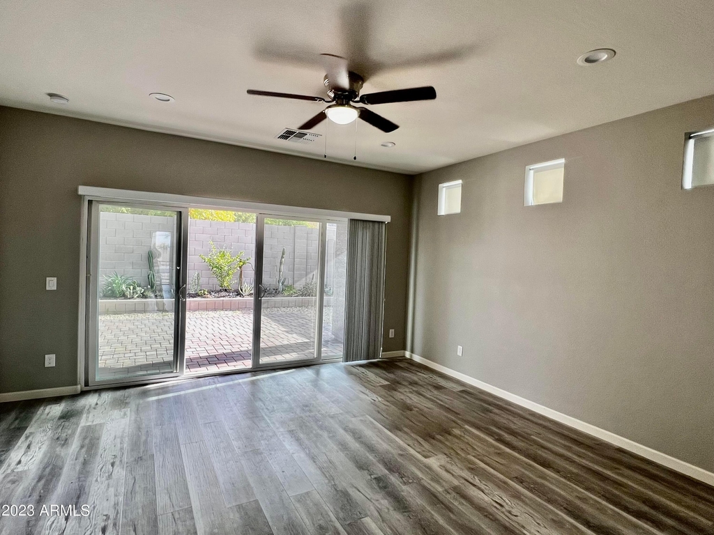 8017 S 6th Drive - Photo 4
