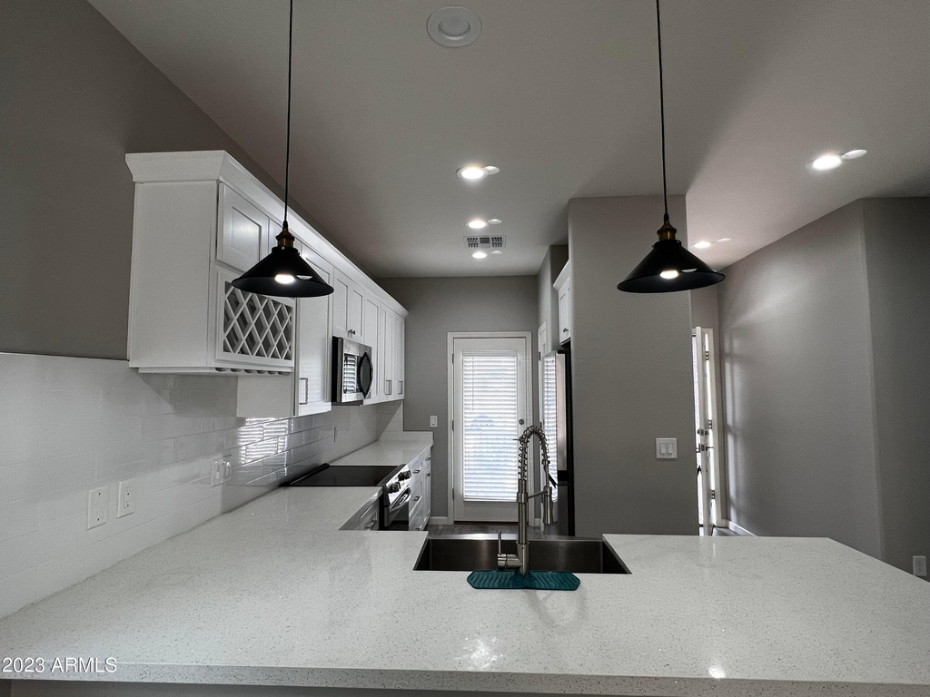 8017 S 6th Drive - Photo 6
