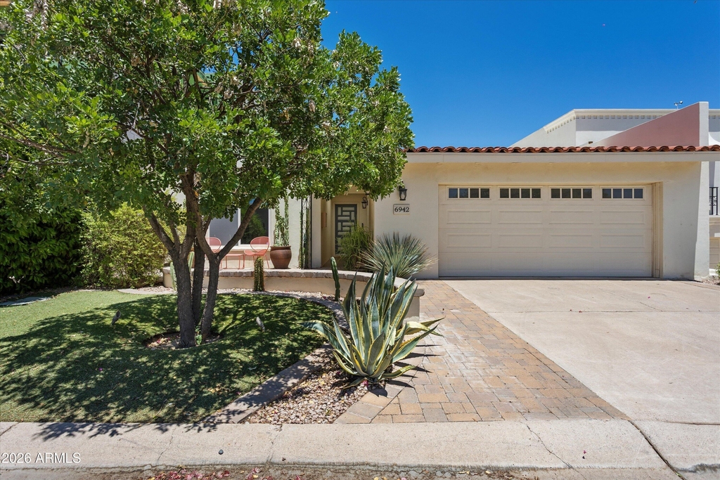 6942 E Exeter Boulevard - Photo 2