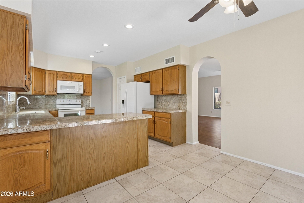 15805 N 51st Street - Photo 4