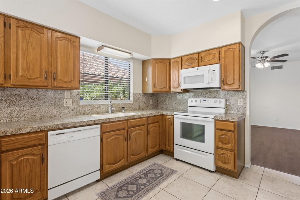 15805 N 51st Street - Photo 8