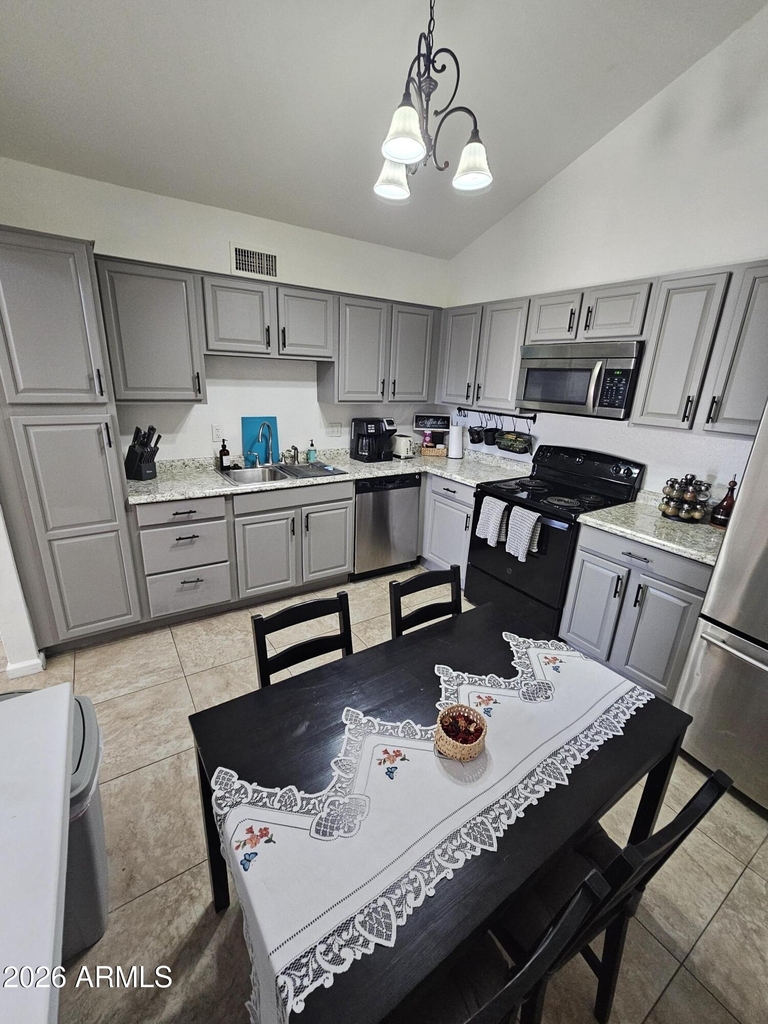 712 N Santa Barbara Street - Photo 6