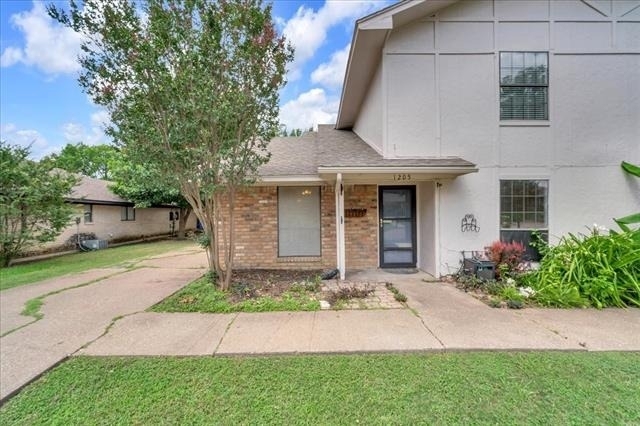 1205 Fairhaven Drive - Photo 0