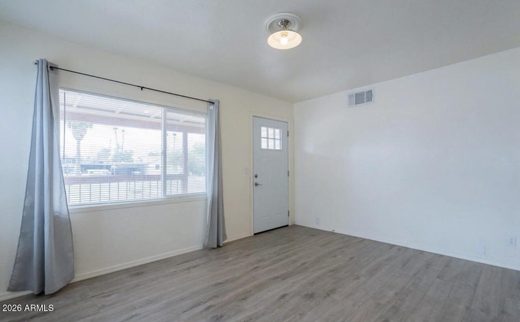 370 W Pima Avenue - Photo 2