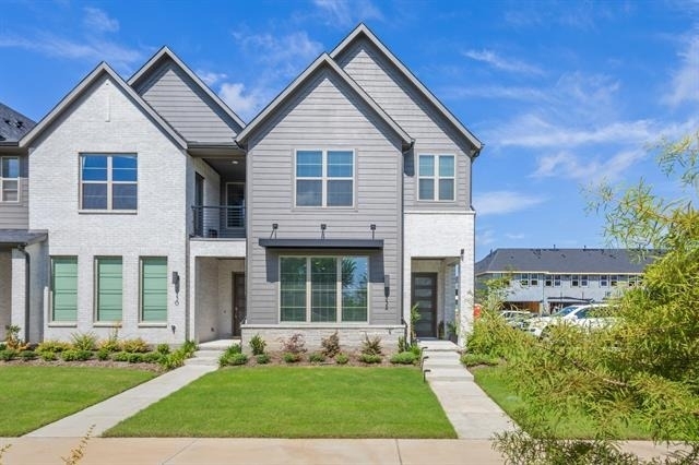 2532 Campden Mews - Photo 0
