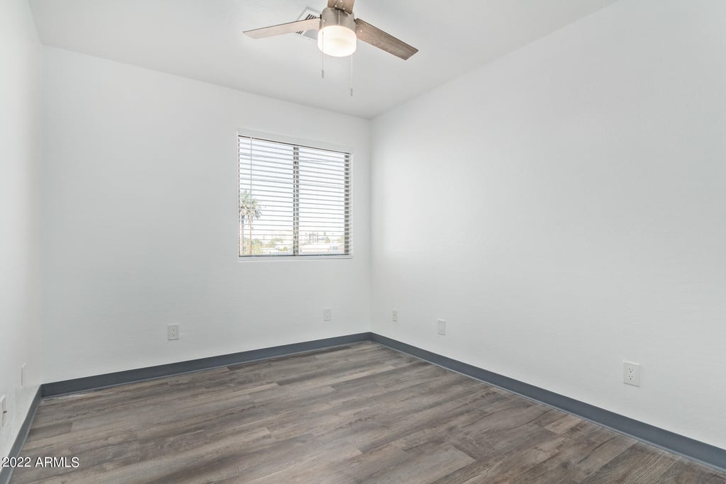 1026 E Fairmount Avenue - Photo 12