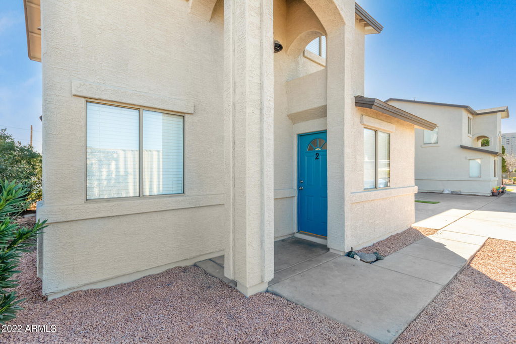 1026 E Fairmount Avenue - Photo 0