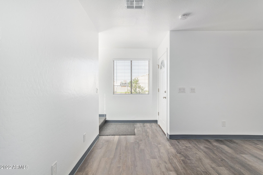 1026 E Fairmount Avenue - Photo 3