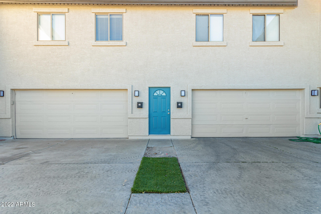 1026 E Fairmount Avenue - Photo 1
