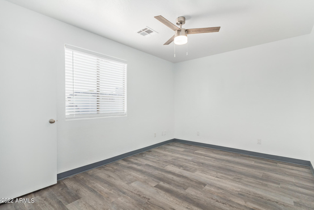 1026 E Fairmount Avenue - Photo 8