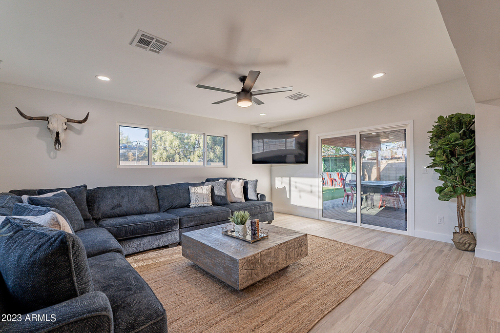 7440 E Cambridge Avenue - Photo 2