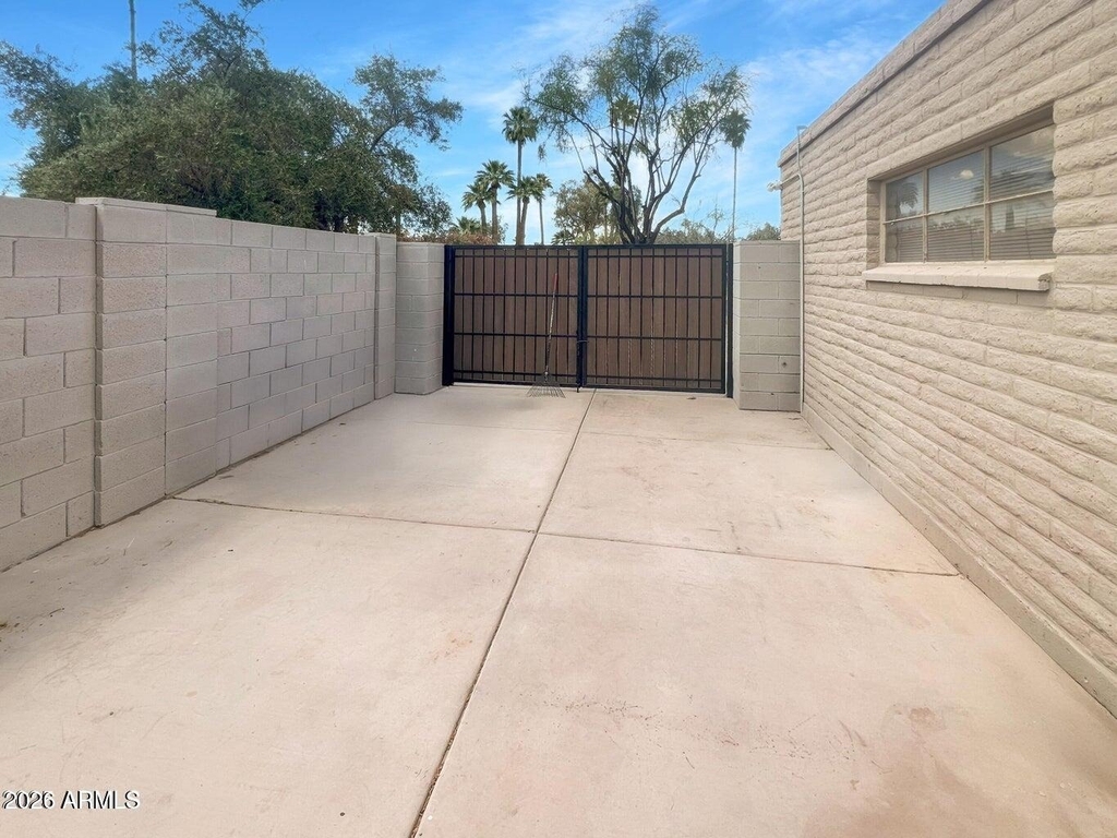 481 W Half Moon Way - Photo 32