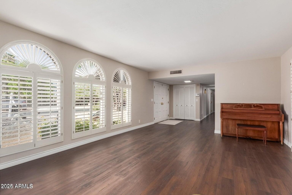 481 W Half Moon Way - Photo 3